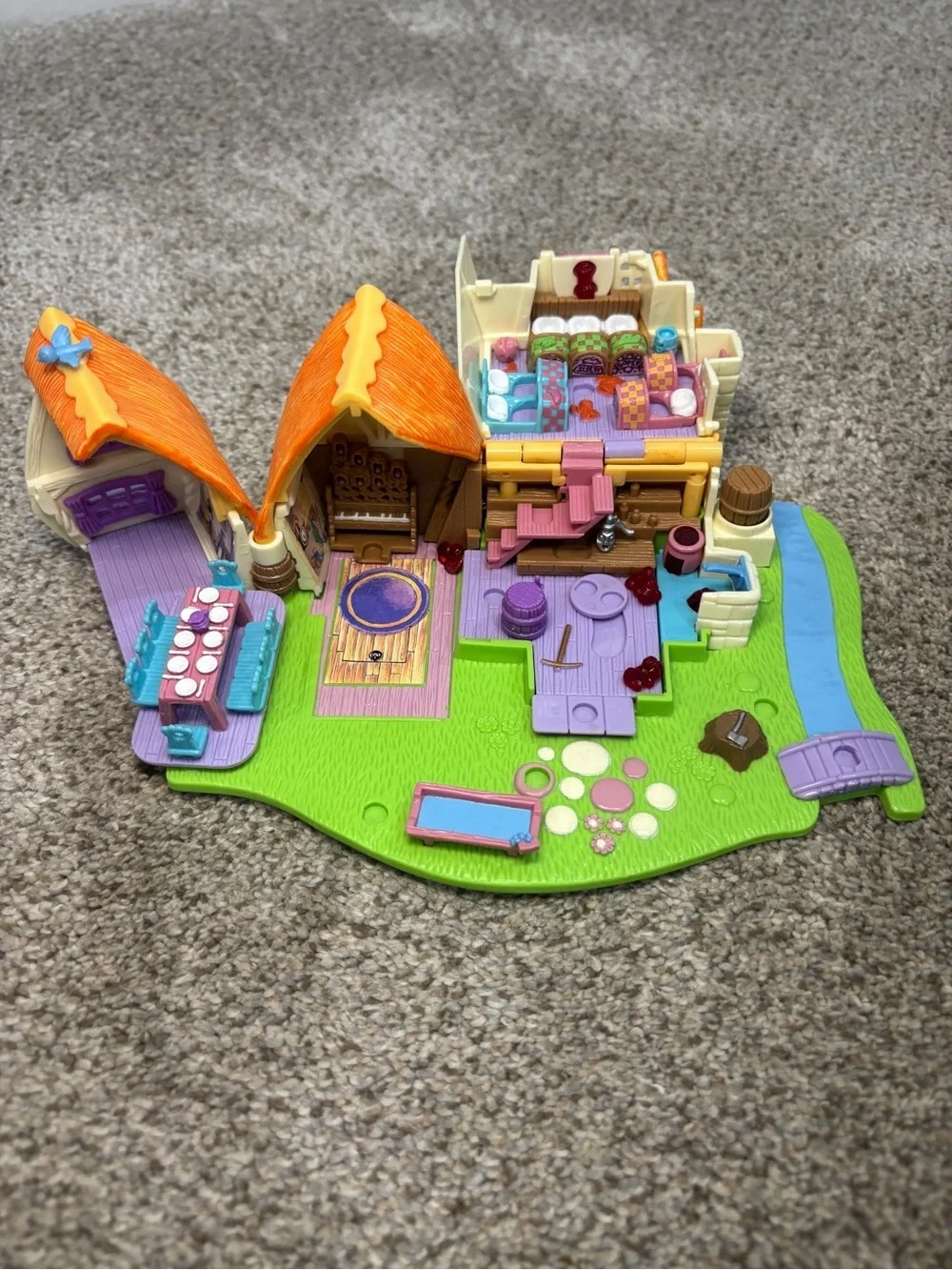Bluebird Disney Snow White & The Seven Dwarfs Polly Pocket Cottage - COMPLETE